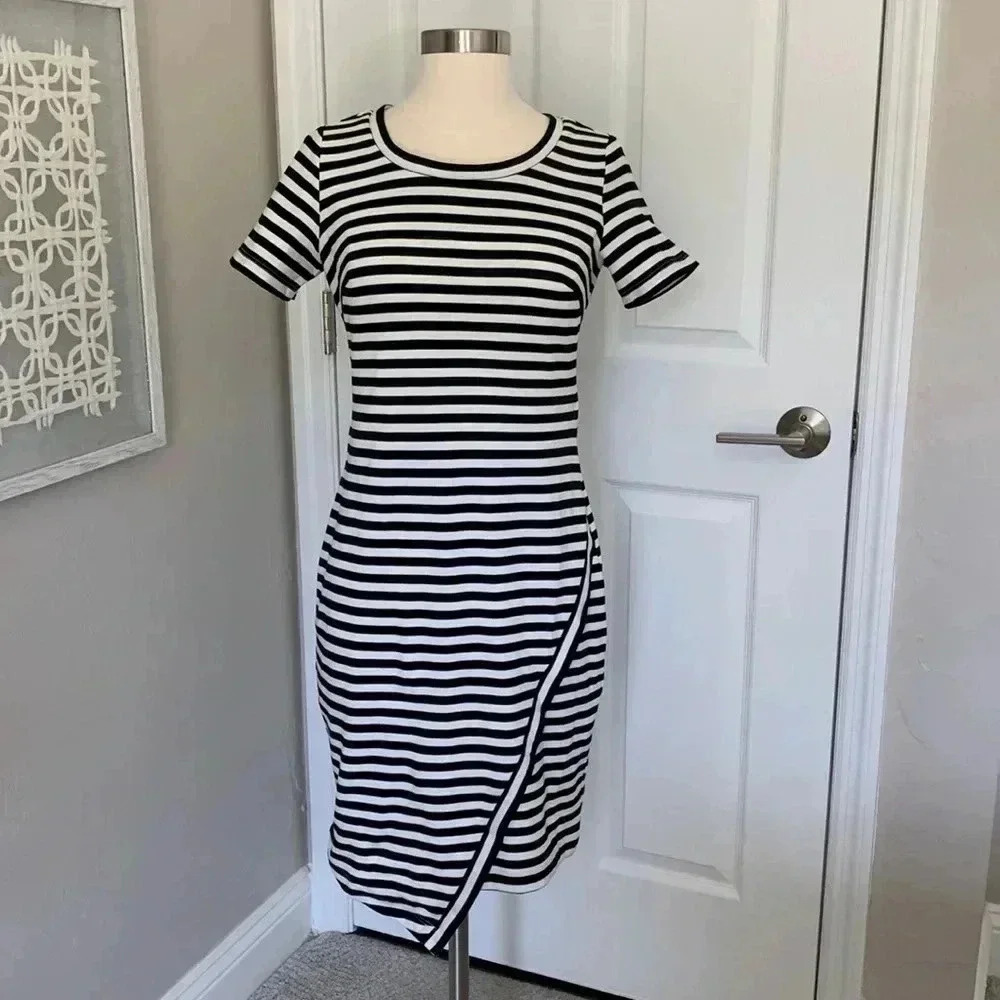 Calvin Klein black and white striped crew neck short sleeved dress size 4